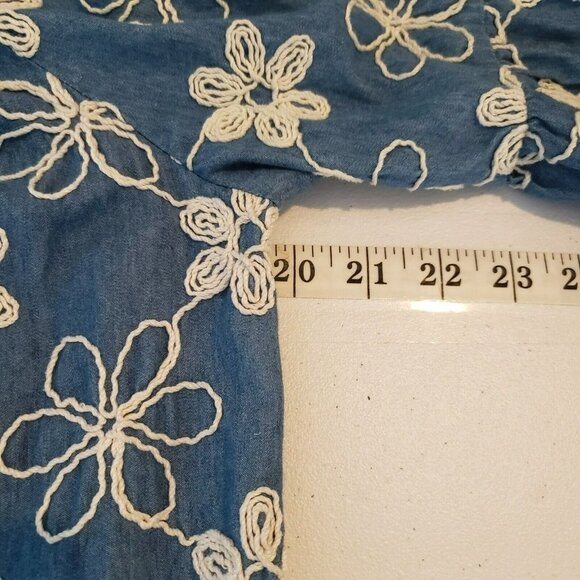 Womens Chambray Dress Daisies Mini Shift Floral Embroidered Peasant Pockets M - Picture 7 of 9